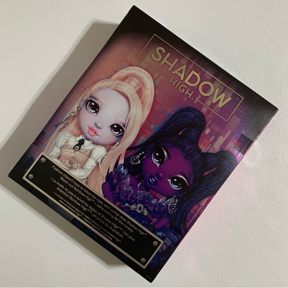 Shadow High Fashion Monique Verbena Doll with Accessories-New - Picture 4 of 9